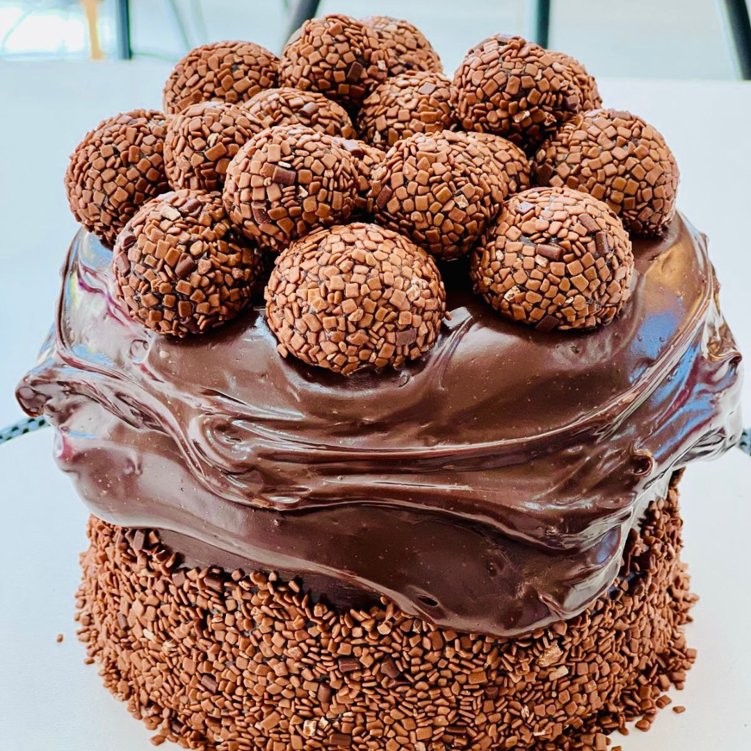 Curso Bolos Chocolatudos vale a pena e é melhor o curso de confeitaria e bolos 2025 para iniciantes